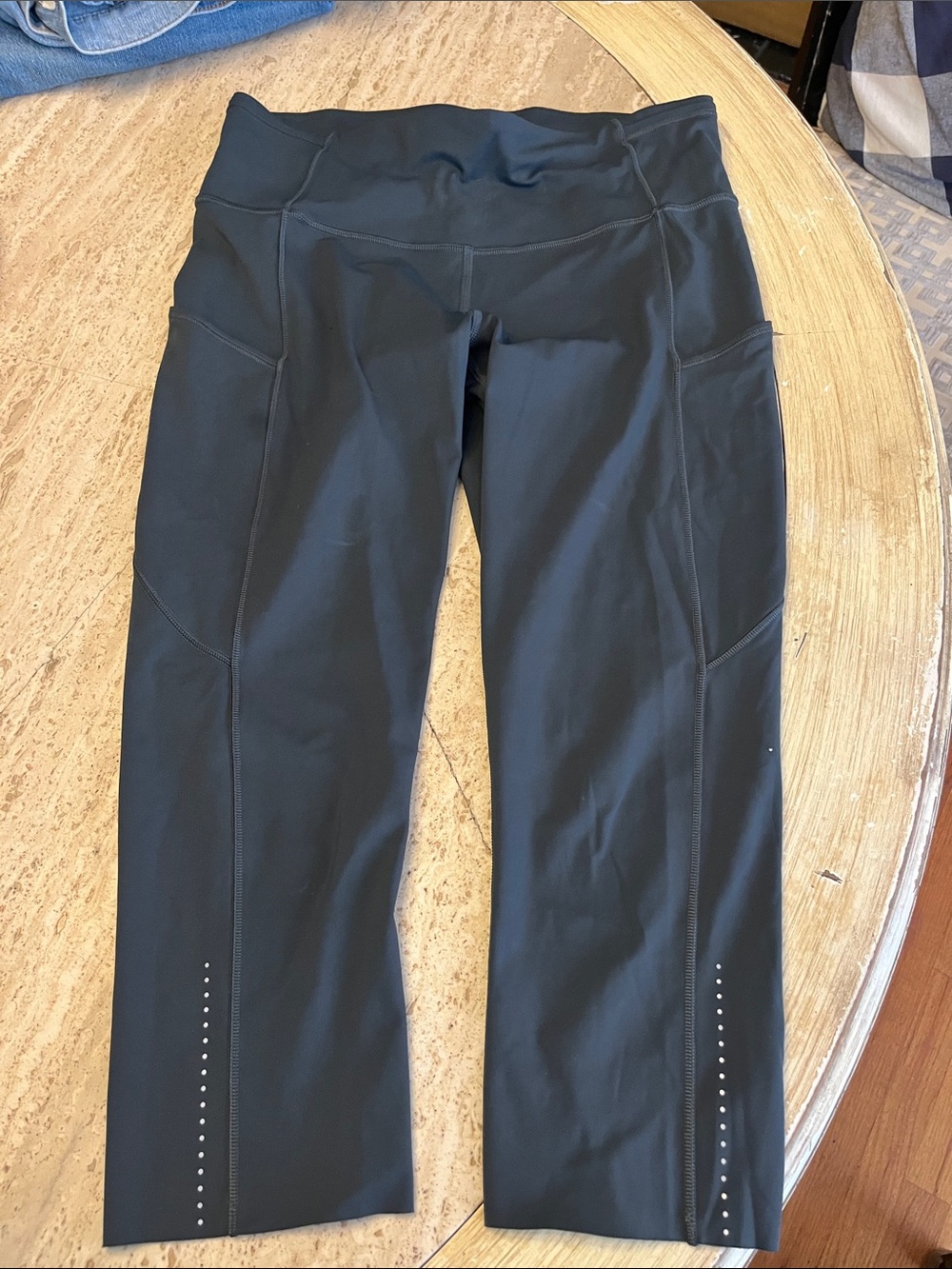 lululemon athletica High-Rise Athletic Leggings with side pockets - Picture 2 of 5